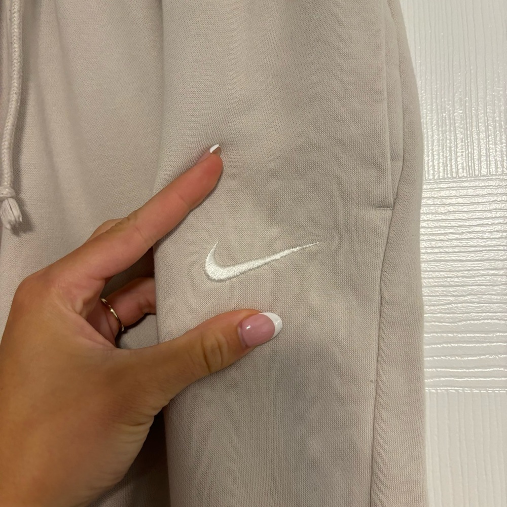 Nike Sportswear Cream Joggers - Picture 4 of 6